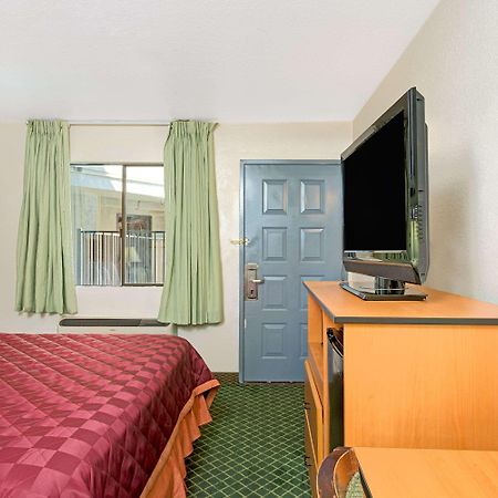 Travelodge Sacramento/Ранчо Кордова Экстерьер фото